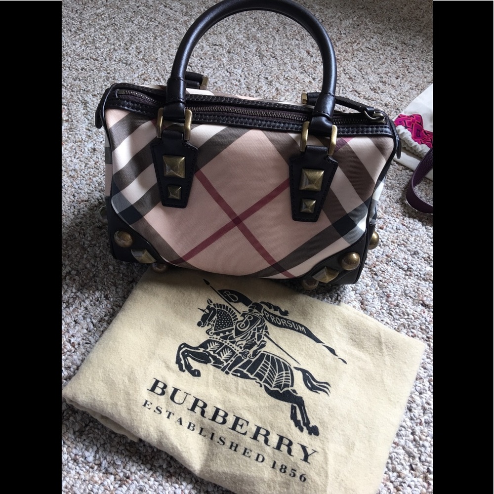 Authentic Burberry Novacheck - Picture 1 of 7